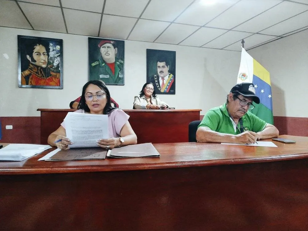 La mañana de este martes 10 de Junio del 2025 los Concejales del Municipio San Fernando realizaron la Sesión Ordinaria N° 12 en la cual se presentó para el Cuerpo de Concejales, 03 resoluciones emitidas por la Presidenta del Concejo Municipal Dra. Elia Pérez. A su vez, se realizó la presentación de los informes de Comisiones para la Instalación de la misma para la culminación del Periodo 2025. Desde éste Concejo Municipal continuamos trabajando y legislando para el Pueblo y con Pasión.