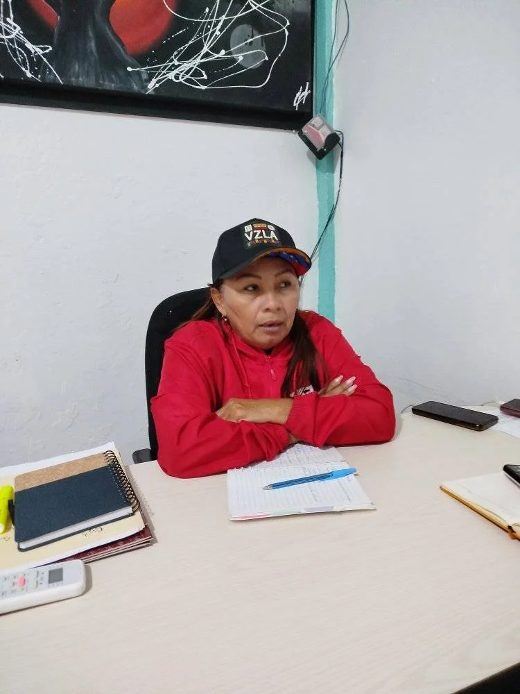 Reunión de la Comisión de Ejidos y Terrenos Propios del Concejo Municipal de San Fernando para Unificar Esfuerzos y Criterios. La Comisión de Ejidos y Terrenos Propios del Concejo Municipal llevó a cabo la mañana de hoy 28 de Agosto, una importante reunión con el fin de unir esfuerzos y criterios en materia de ejidos y terrenos destinados a la comunidad sanfernandina. La convocatoria contó con la presencia del presidente del Concejo Municipal Fabián Marchena y la coordinación del Comité de Tierras Urbanas del Municipio San Fernando. El encuentro tuvo como objetivo principal abordar temas relacionados con la gestión y planificación de los terrenos ejidales y urbanos, buscando maximizar los beneficios para la comunidad y promover un desarrollo equitativo y sostenible en San Fernando. Así desde éste Concejo Municipal seguimos comprometidos trabajando y legislando con Pasión al Pueblo.